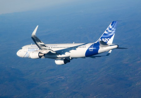 Primer vuelo del 320 equipado con sharklets