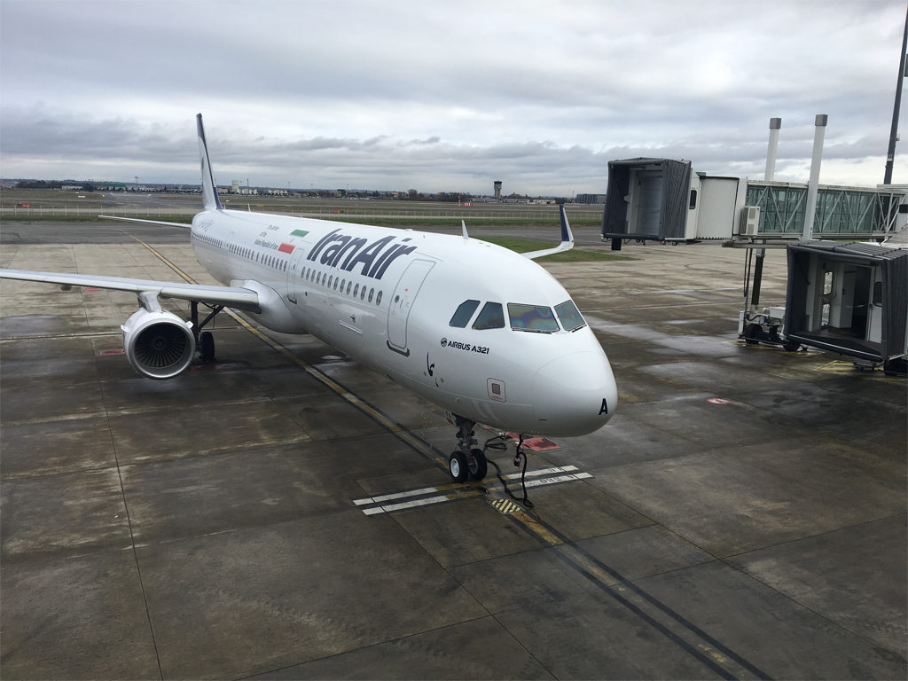 Iran Air recibió en Toulouse el primero de sus nuevos 100 Airbus, un A321.