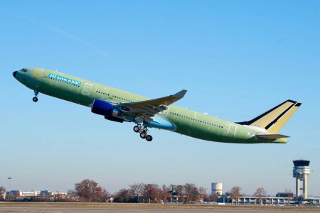 Despegue del primer Airbus A330-300 con un peso máximo de 242 Tm.