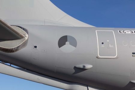 El pimero de los A330MRTT de la OTAN luce emblemas holandeses.