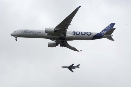 Pasada a baja cota acompañado por el avión fotográfico.