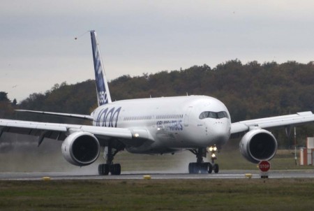 Ya en el suelo rodando para abandonar la pista de aterrizaje.