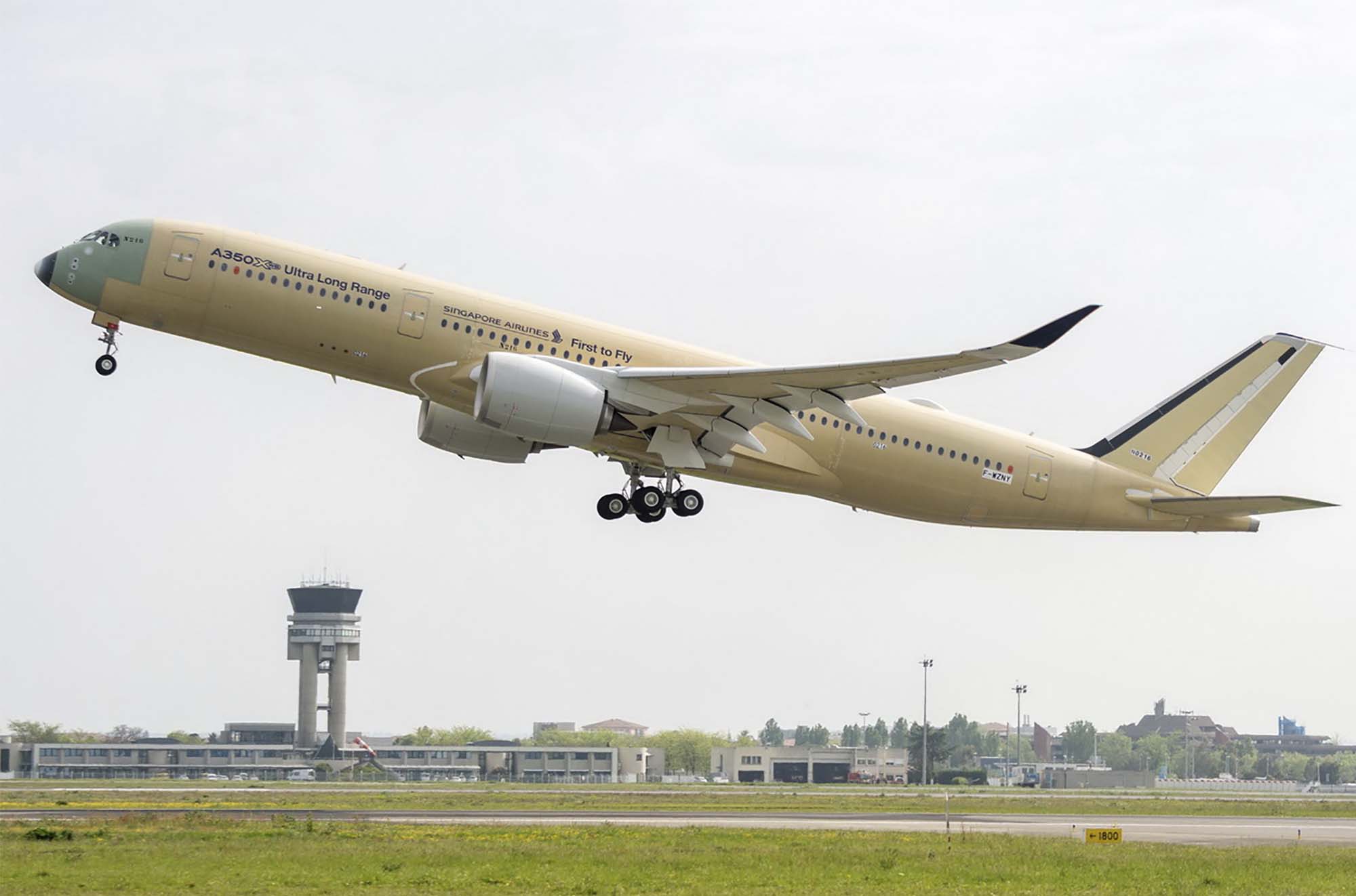 Despegue de Toulouse del primer Airbus A350ULR.