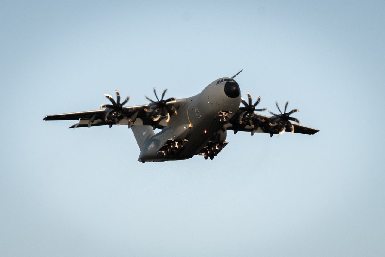 El primer A400M para Lucemburgo en su vuelo inaugural desde Sevilla.