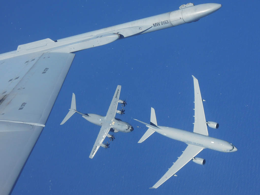Repsostaje en vuelo entre A330MRTT y A400M
