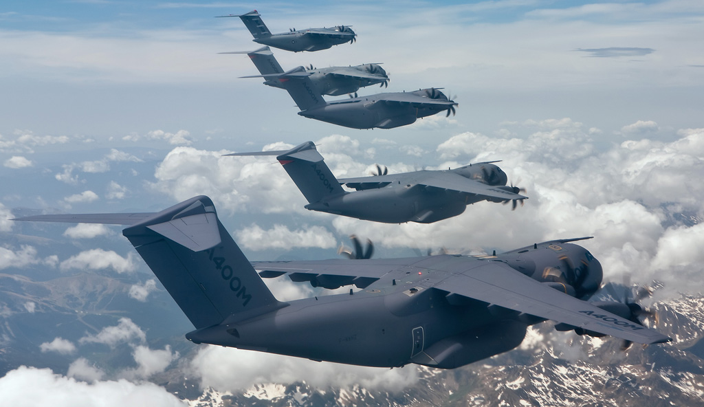 Vuelo en formación de cinco A400M Grizzly