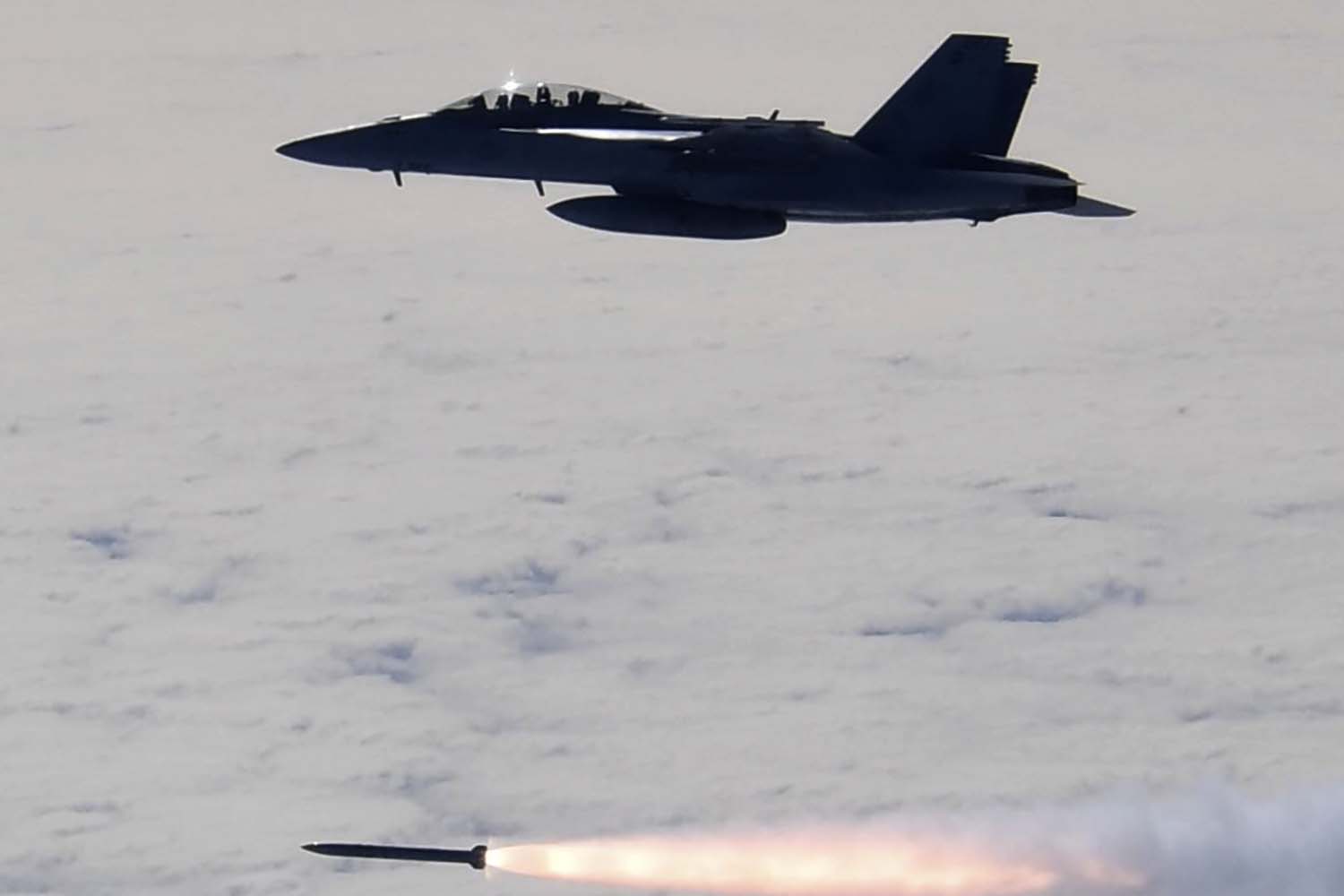 Segundo lanzamiento del misil de largo alcance Northrop Grumman AGM-88G AARGM-ER.