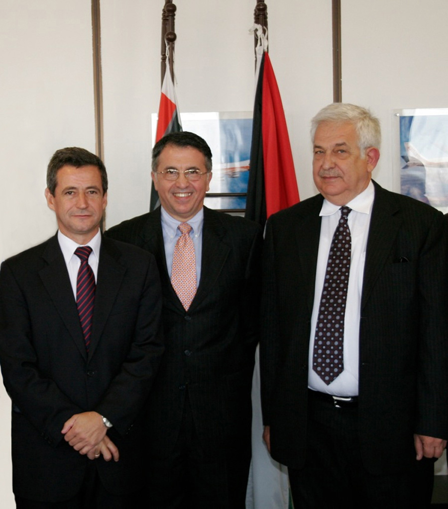 Firma del contrato con Royal Jordanian