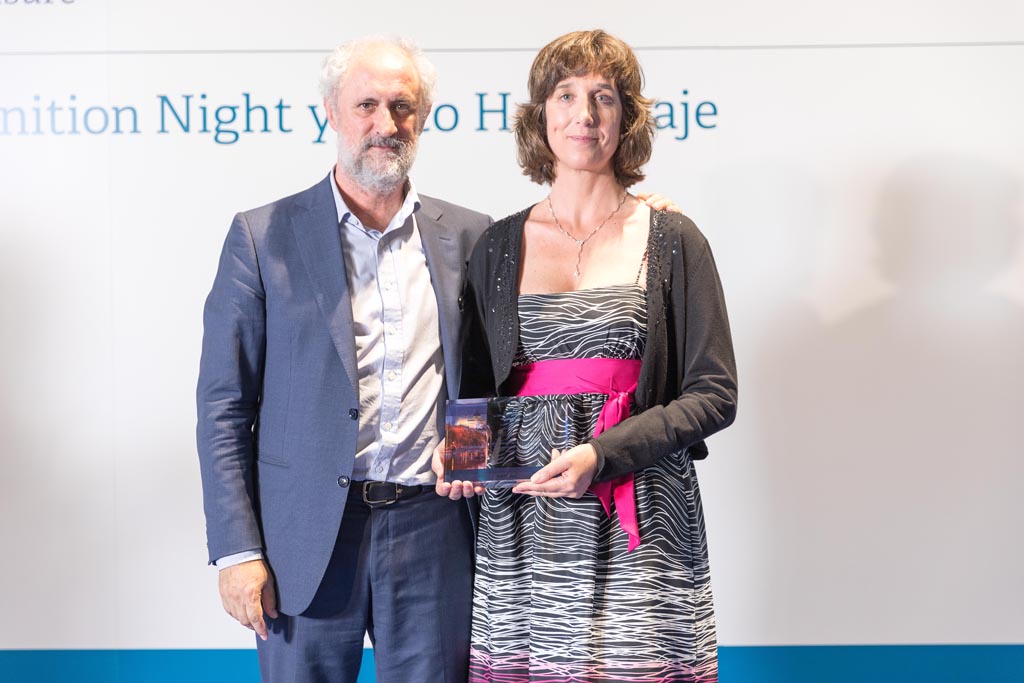 Alicia Morales, Márketing Manager de Iberia Mantenimiento, recibe el reconocimiento del Ayuntamiento de Madrid como Embajadora Honorífica de la capital.