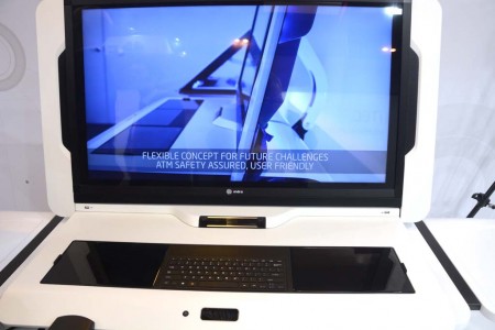 Indra muestra en el World ATM Congress varios de sus desarrollos, como esta consola.