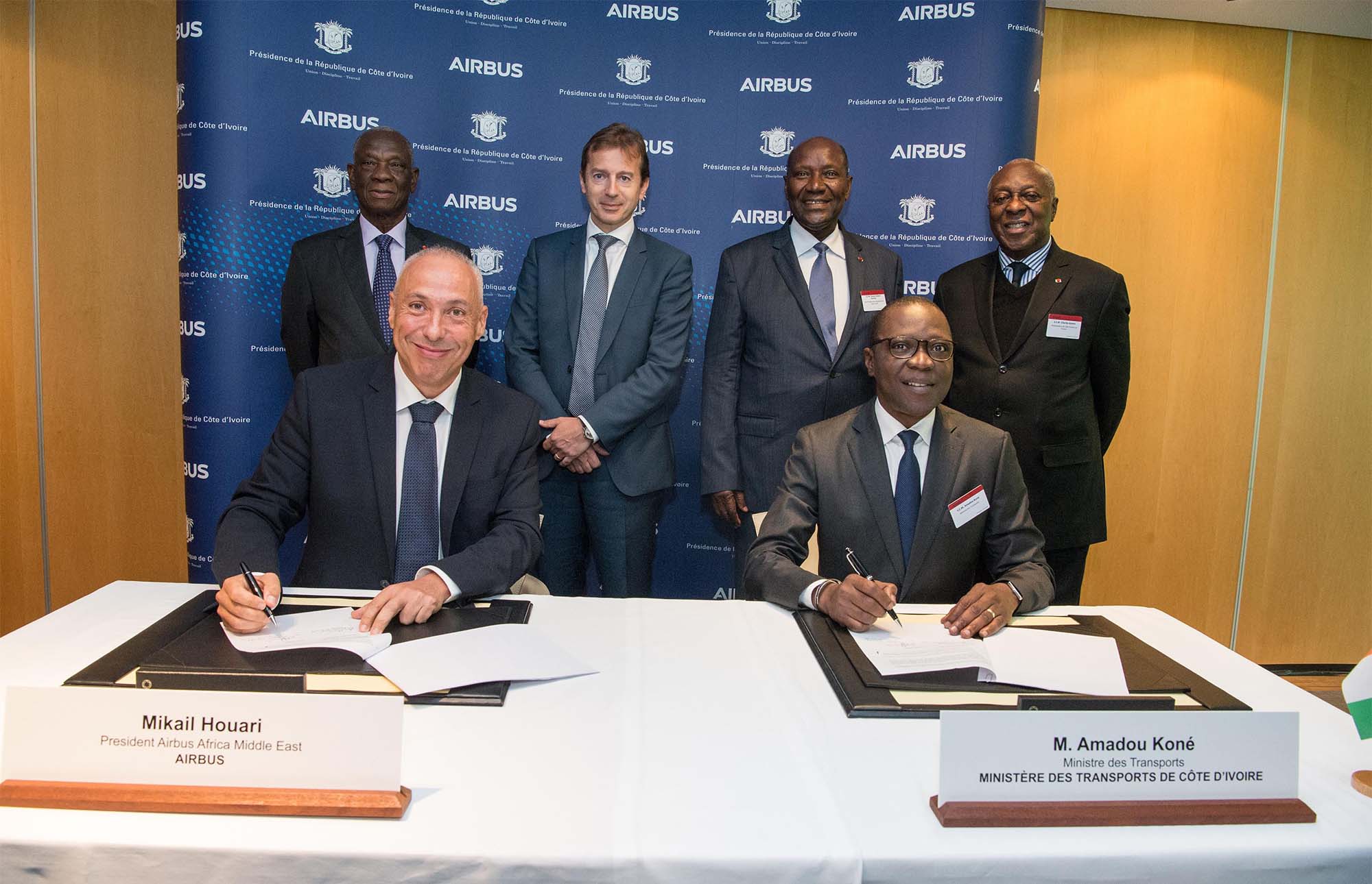 Firma del acuerdo entre Airbus y el Gobierno de Costa de Marfil para potenciar la industria aeroespacial.