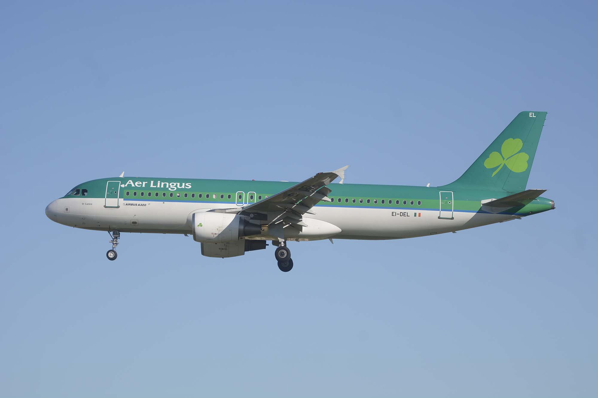 Los nuevos vuelos a Santiago de Compostela son parte de la apuesta de Ar Lingus por España, incrementando frecuencias y destinos este verano.