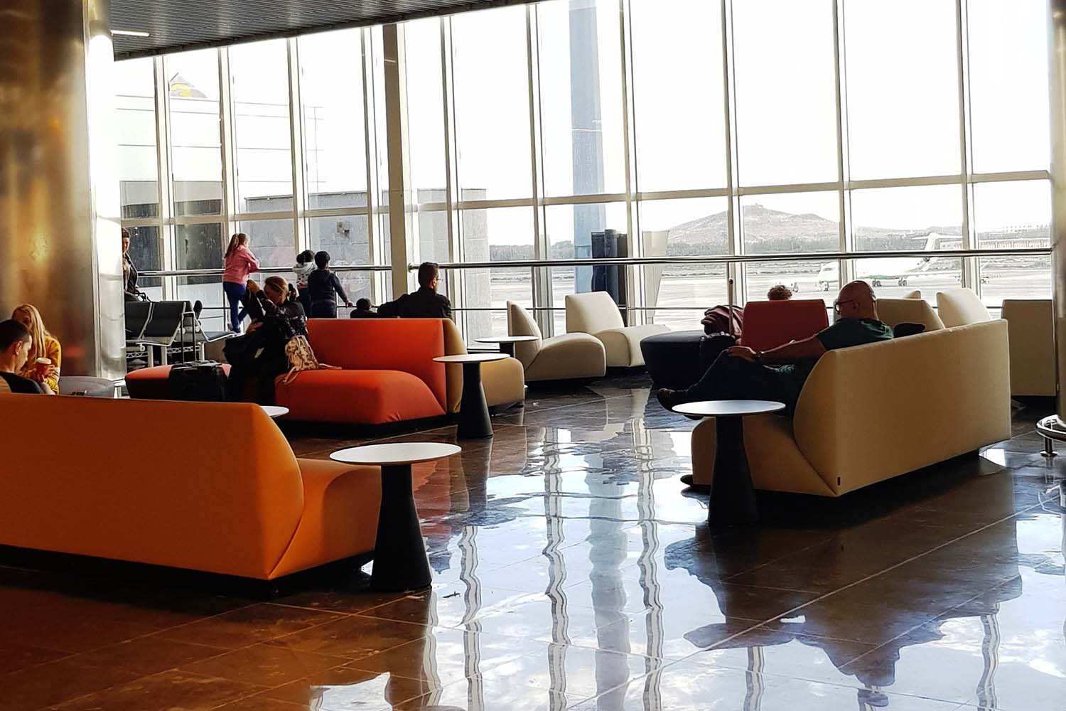 Sala de espera en el aeropuerto de Gran Canaria.
