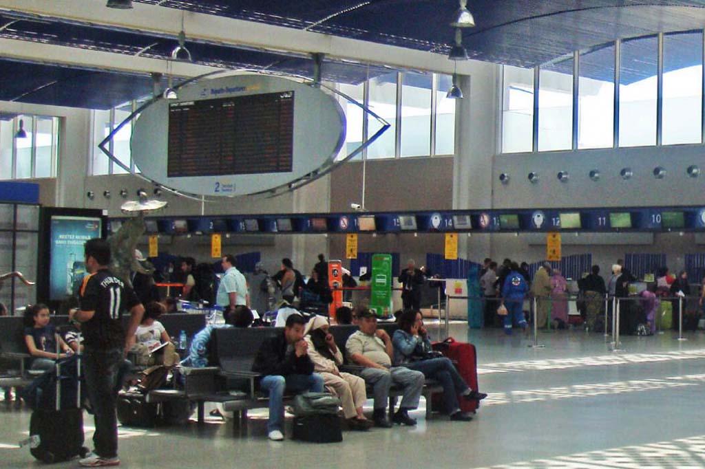 Interior de la terminal del aeropuerto de Casablanca.