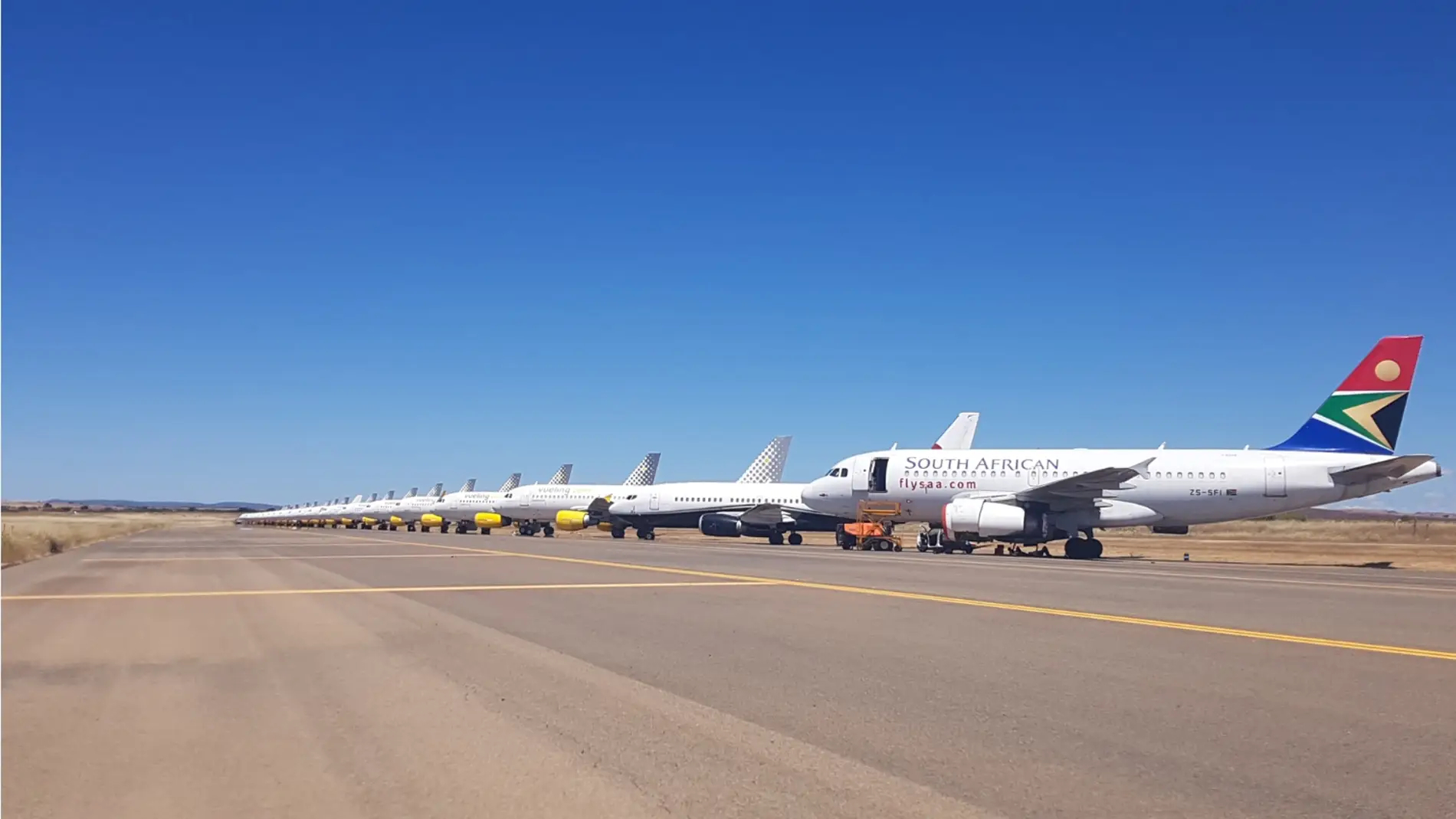 Aviones aparcados en el aeropuerto de Ciudad Real por el COVID-19. Hoy todos los Vueling lo han abandonado ya.