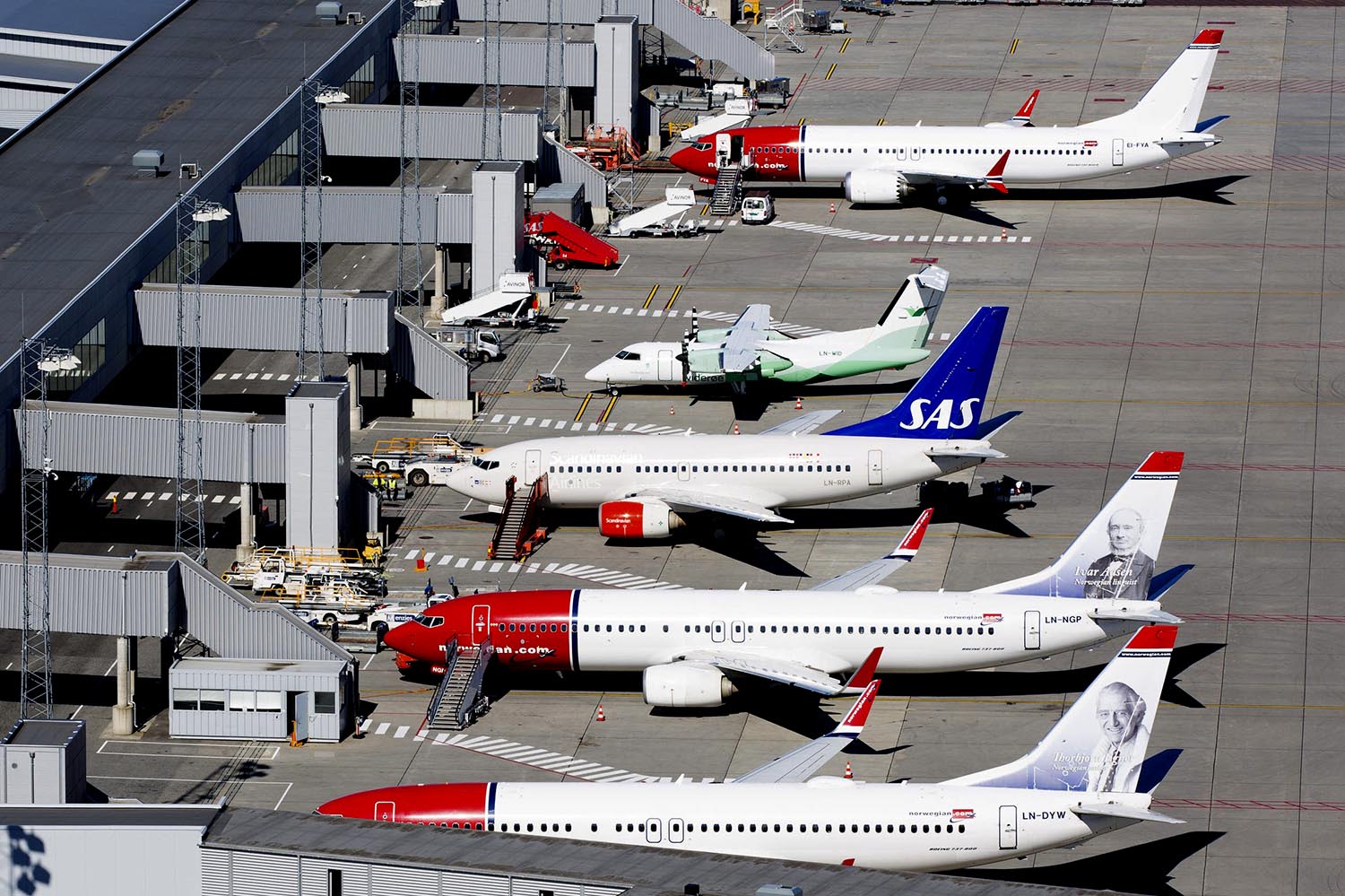 Aviones de Nowegian, SAS y Wideroe en el aeropuerto de OSlo.