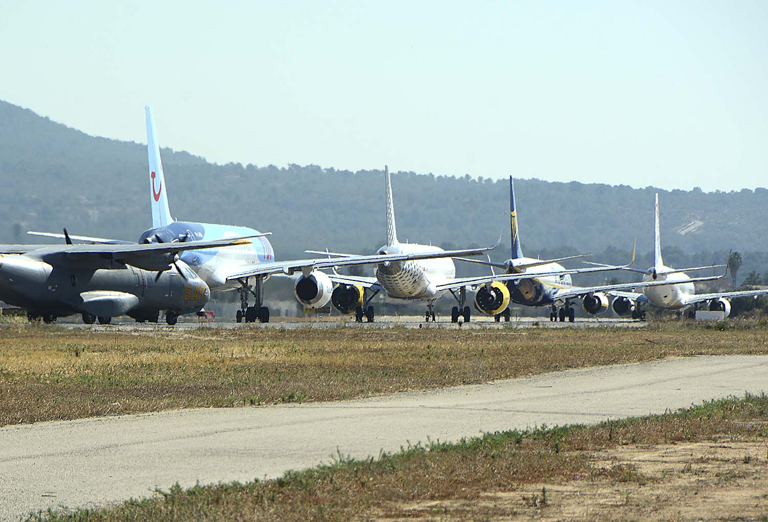 Aviones esperando para despegar en el aeropuerto de Palma de Mallorca.