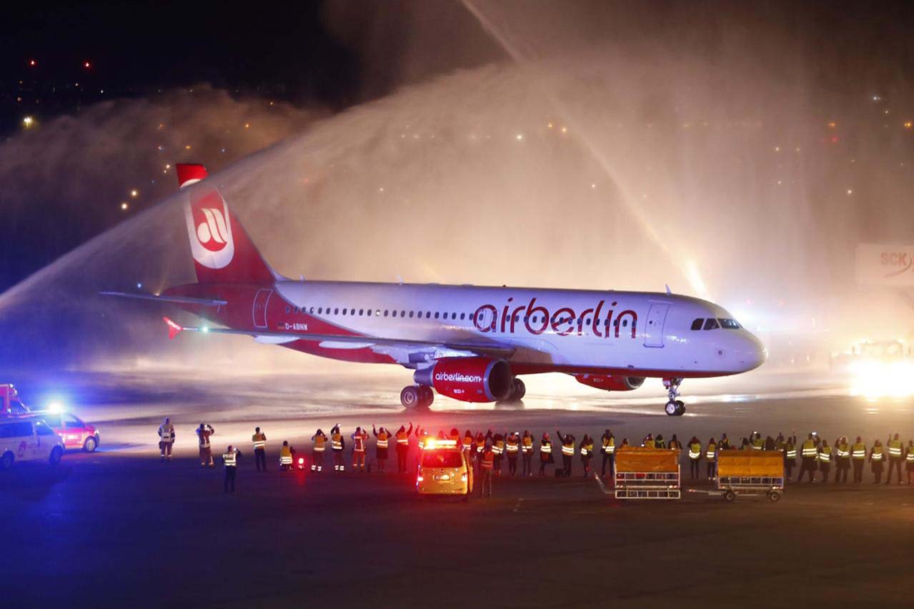 Llegada al aeropuerto de Berlin Tegel del último vuelo de Air Berlin.