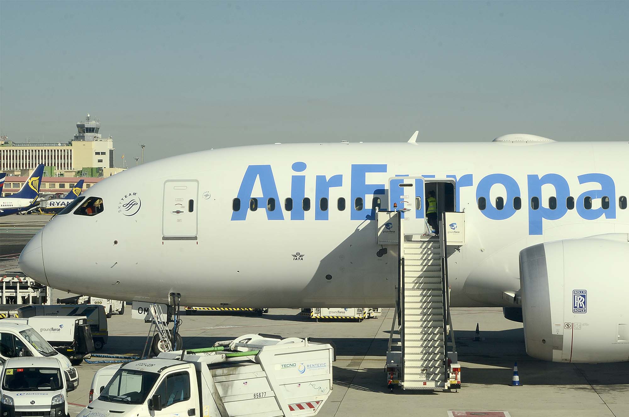 Ya es posible adquirir billetes en conexión entre vuelos desde numerosas ciudades europeas a Madrid operados por Ryanair y los destinos en América de de Air Europa.