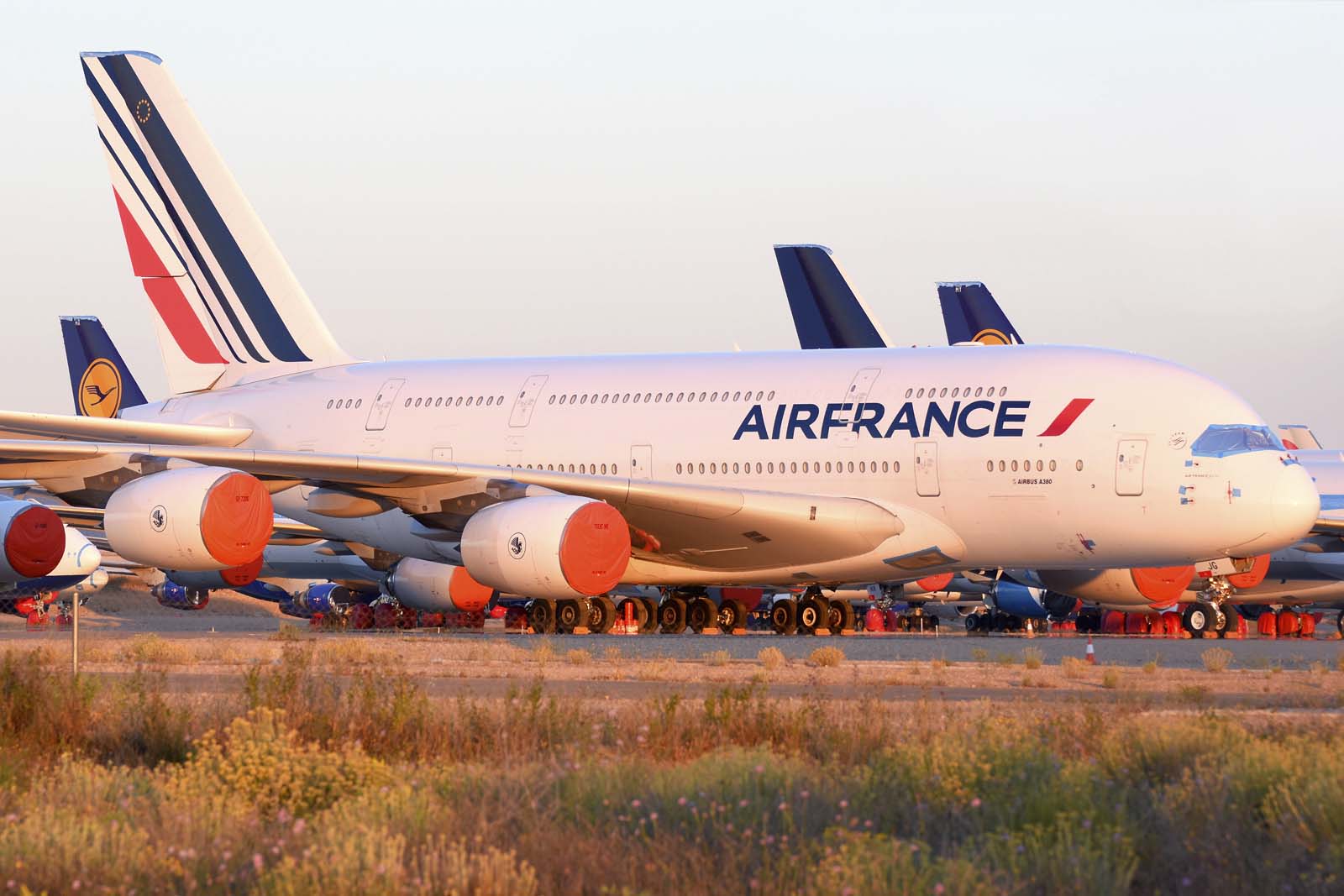 Uno de los Airbus A380 de Air France estacionados en Teruel (Foto Alberto González)