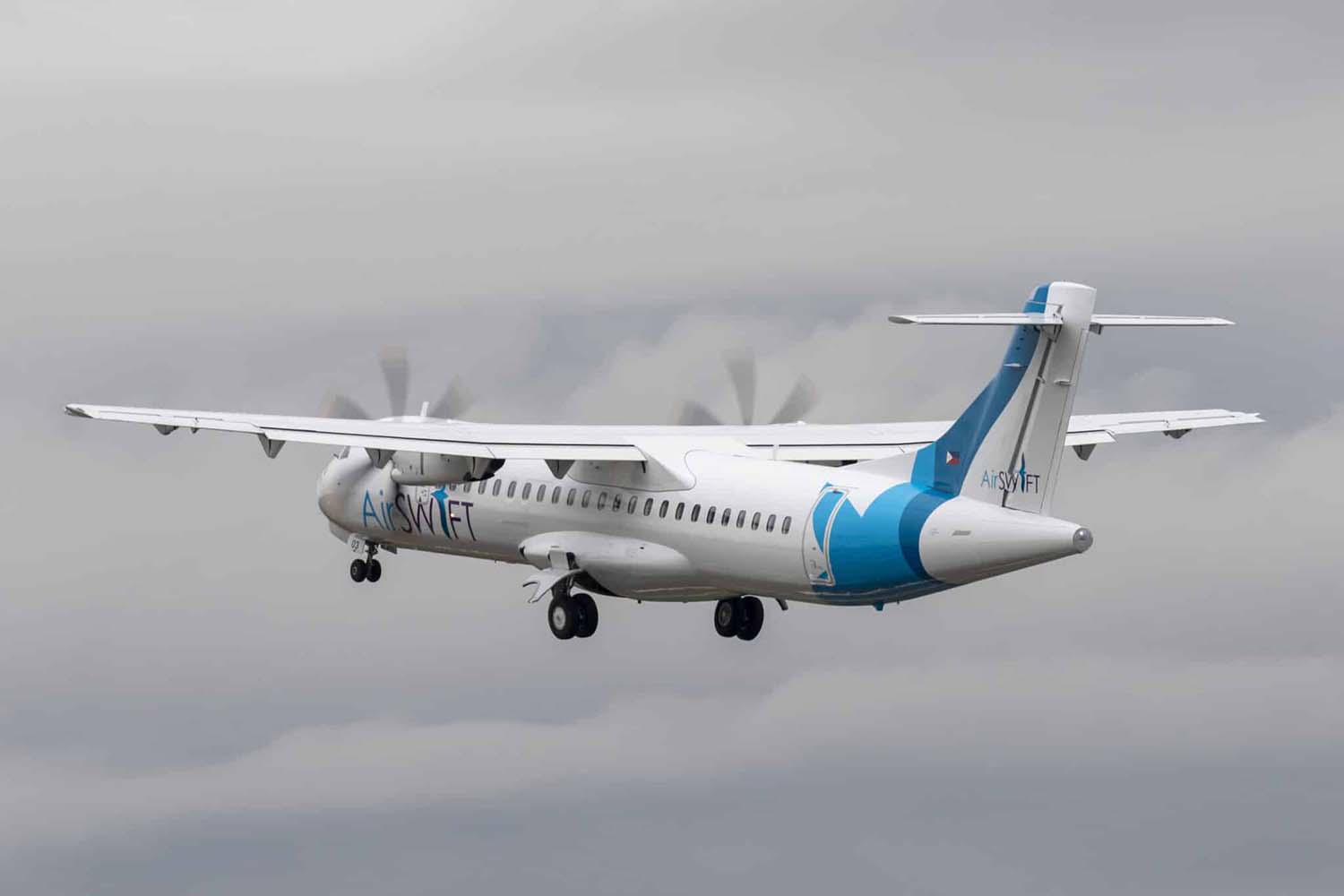 Despegue de Toulouse del ATR 72 RP-C7203 en su vuelo de entrega.