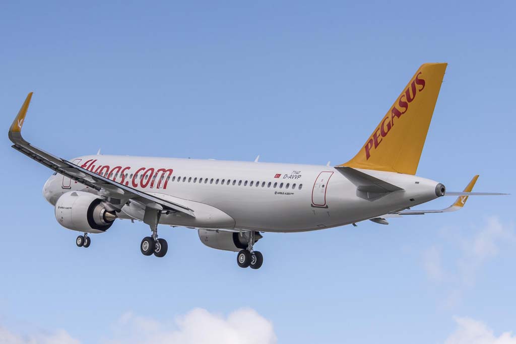 Despegue del primer Airbus A320neo de Pegasus durante un vuelo de pruebas previo a su entrega.