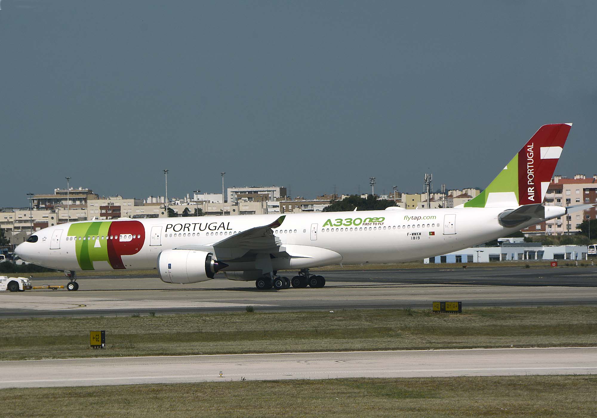 El A330-900 de TAP en el aeropuerto de Lisboa poco antes de ser preparado para el vuelo a Rio de Janeiro.