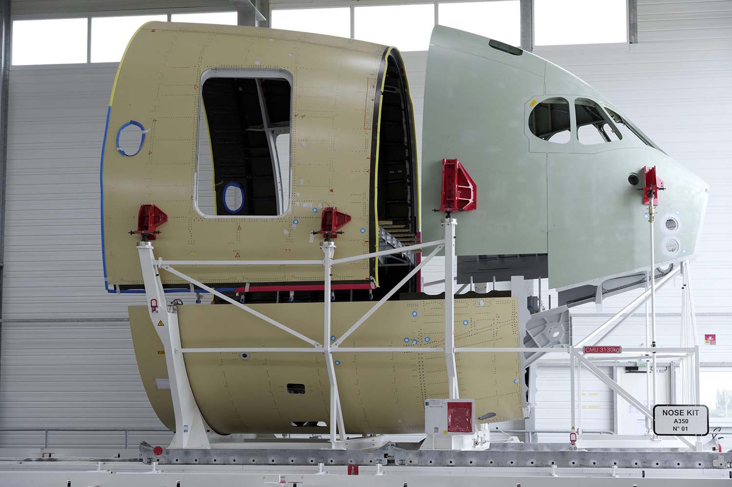 Componentes del morro del Airbus A350 producidas por Stelia Aerospace en Francia.q