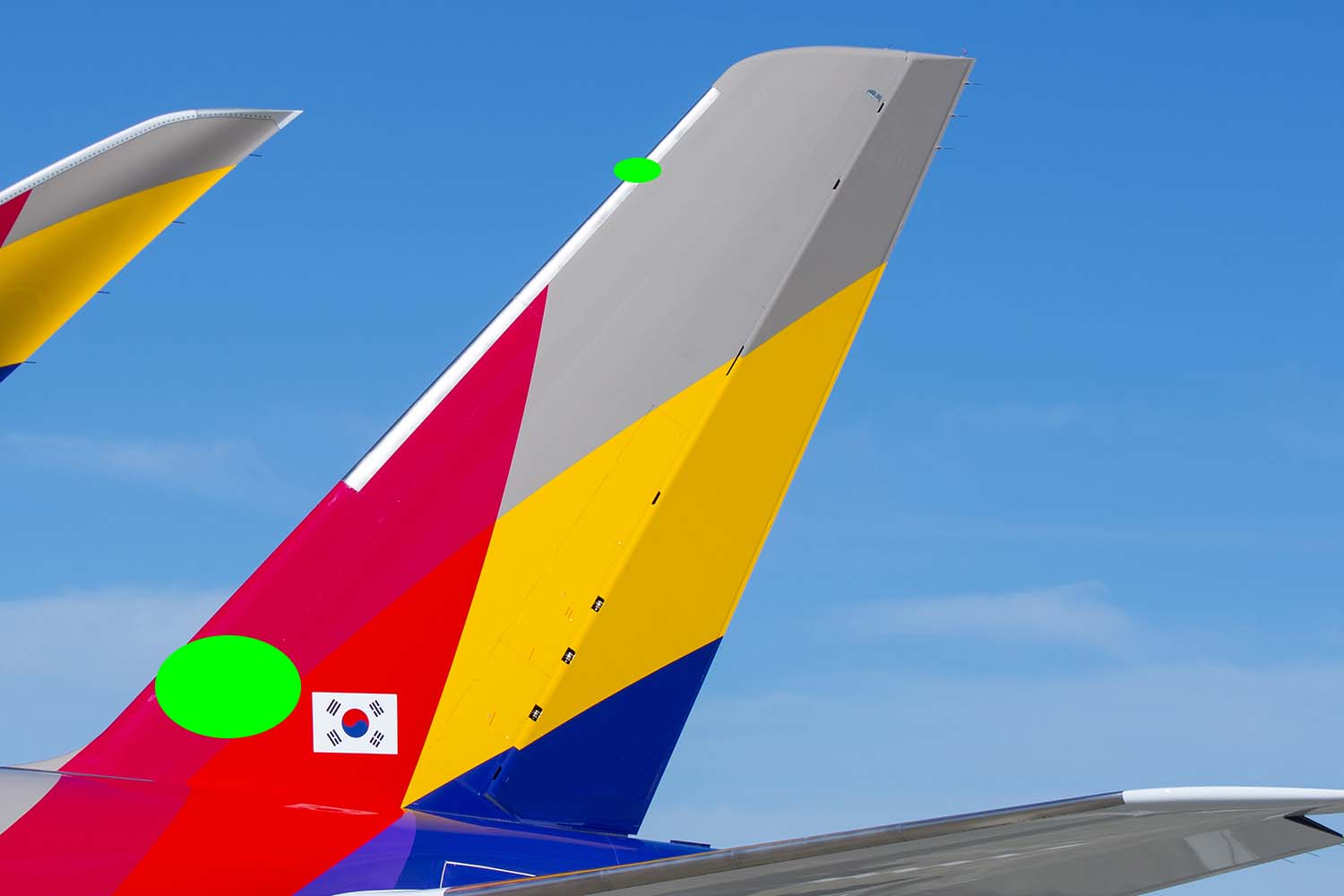 Detalle de la cola de un Airbus A350. Marcado en verde la ubicacion de las piezs d Aciturri en impresión 3D.