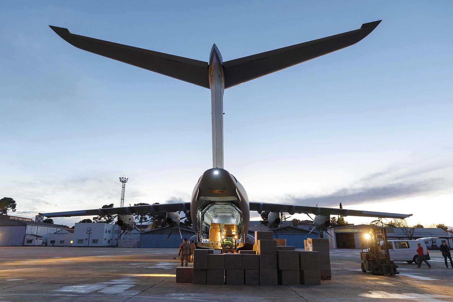 Airbus está usando u n A400M para traer a España mascarillas quirúrgicas.