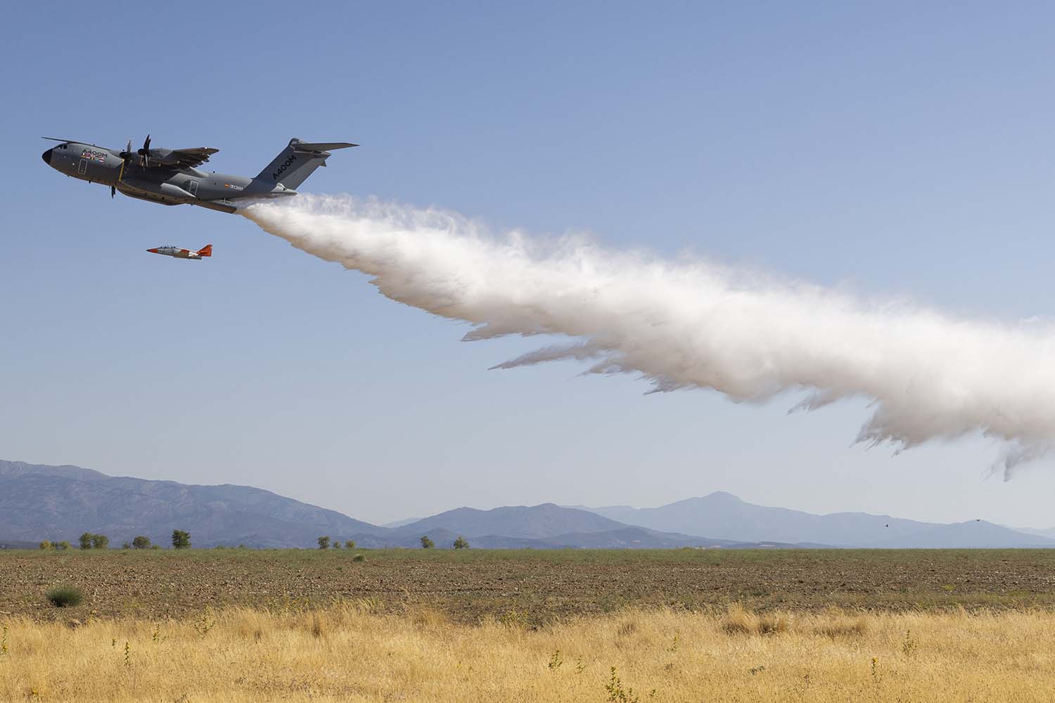 Descarga de agua desde el A400M.
