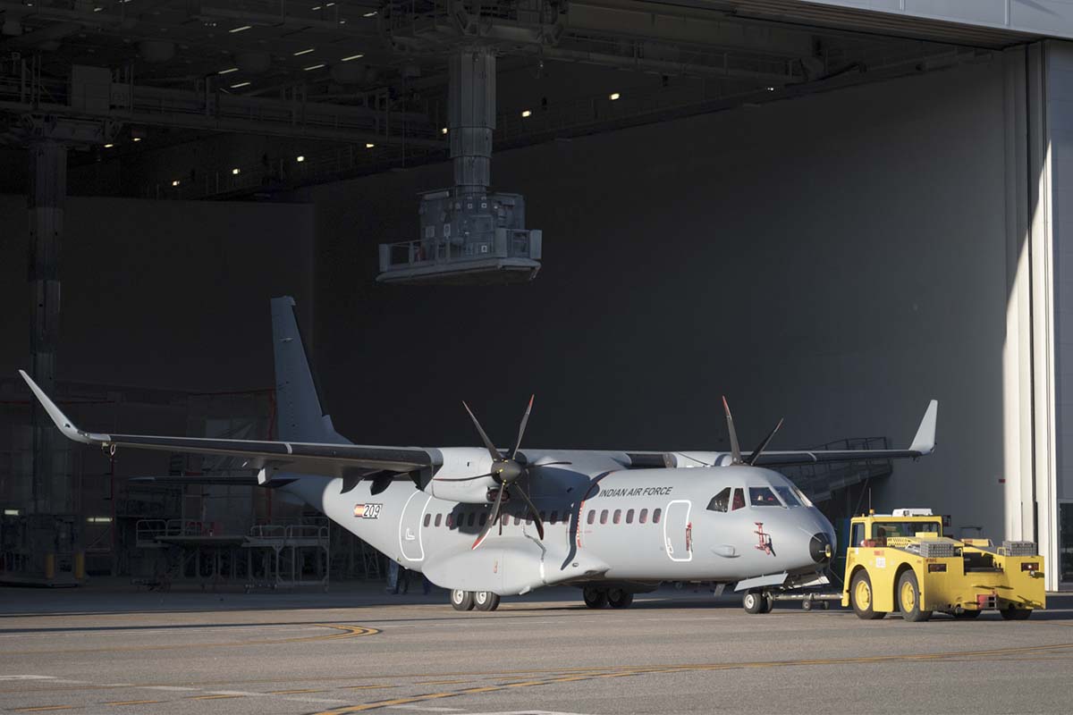 El primer Airbus C295 para la Fuerza Aérea de India ya está pintado en Sevilla.