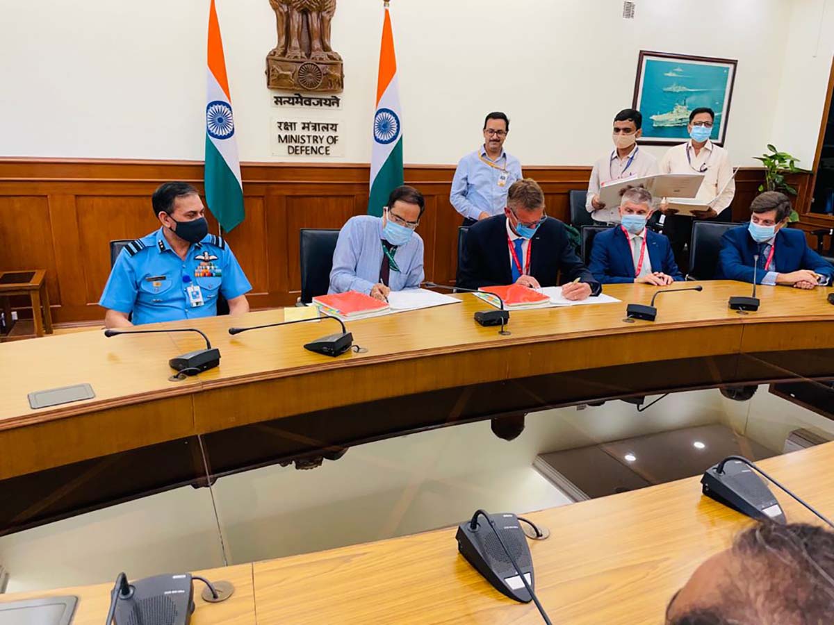 Firma en India del contrato de compra entre el ministerio de Defensa de India y Airbus Defence & Space.