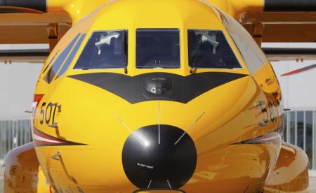 Los Airbus C295 canadienses incluyen, entre otros sistemas, uno de visión sintética, con las cámara situadas bajo la ventanilla central del parabirsas.