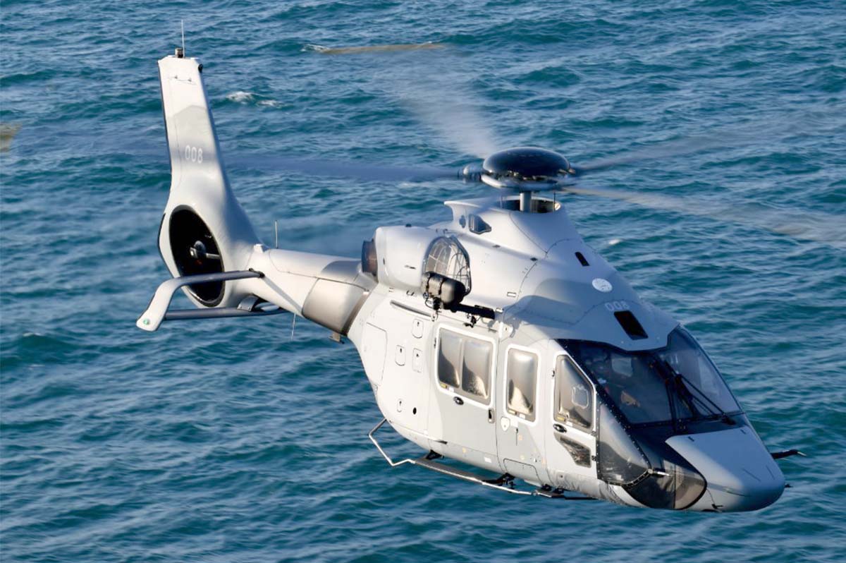 El primer Airbus Helicopters H160 de la Marina Francia en uno de sus vuelos de prueba.