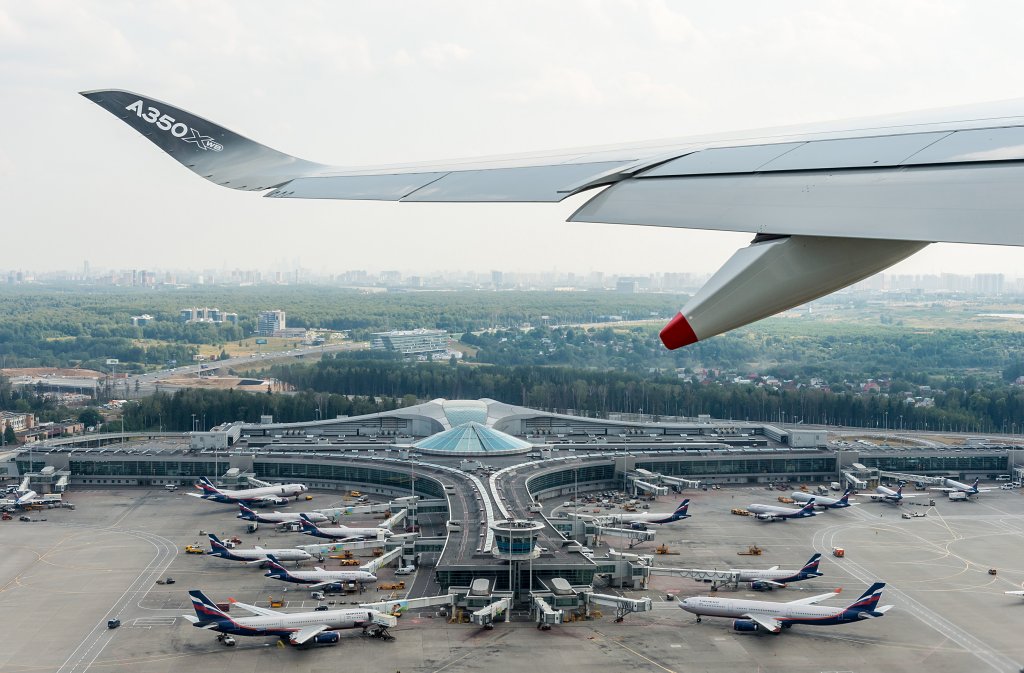 Airbus A350 despegando de Moscú