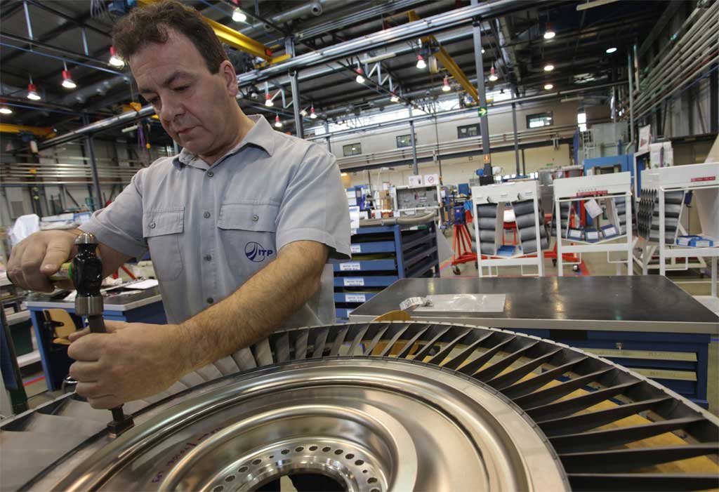 Montaje del motor TP400 en ITP Ajalvir