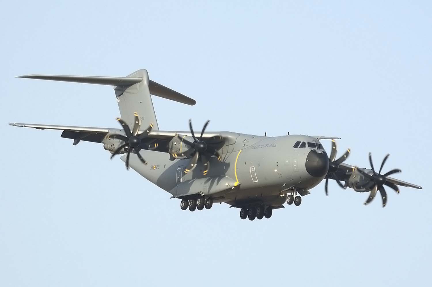 Airbus A400M del Ala 31 aterrizando en la base aérea de Torrejón.