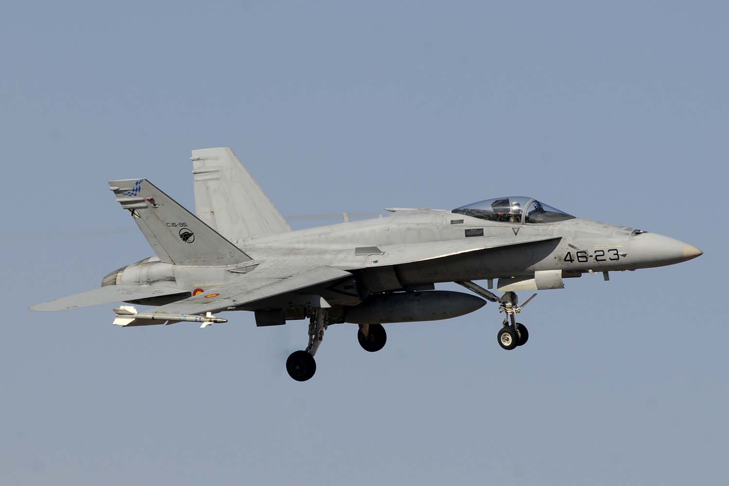 Uno de los Halcones, los F/A-18 de la base aérea de Gando, así llamados por su emblema.