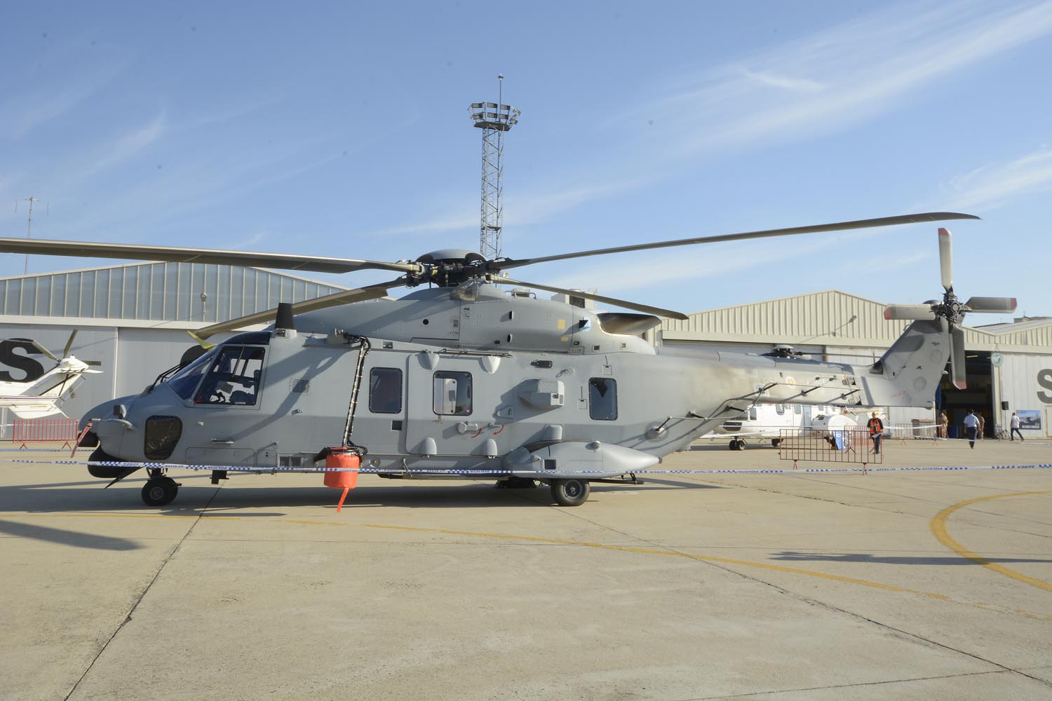 Airbus Helicopters desplazó desde Albacete su NH90 de desarrollo que en estos momentos se está usando para la certificación de los equipos para la versión del Ejército del Aire como la grúa externa de rescate o la torreta electroóptica.