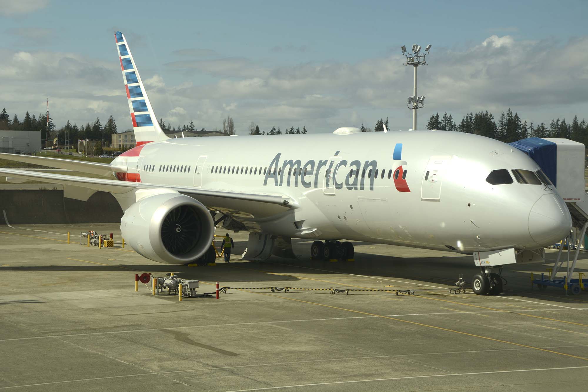 El Boeing 787-8 N818AV de American Airlines en Paine Field poco antes de su entrega.
