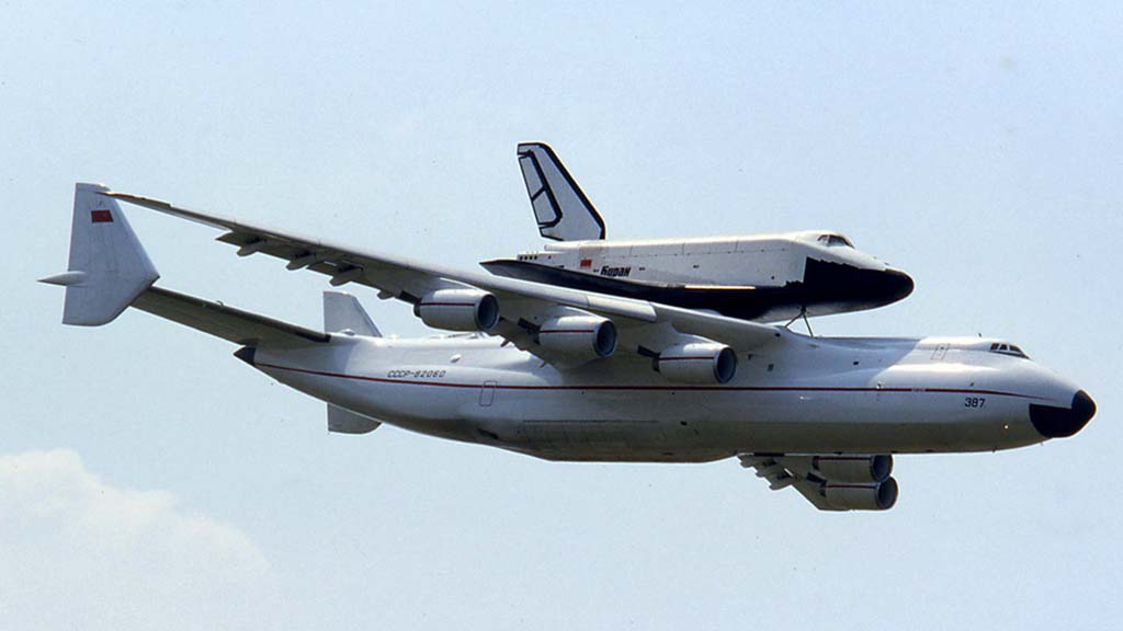 El An-225 portando una lanzadera Buran.