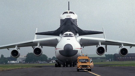 An-225 y lanzadera Burán