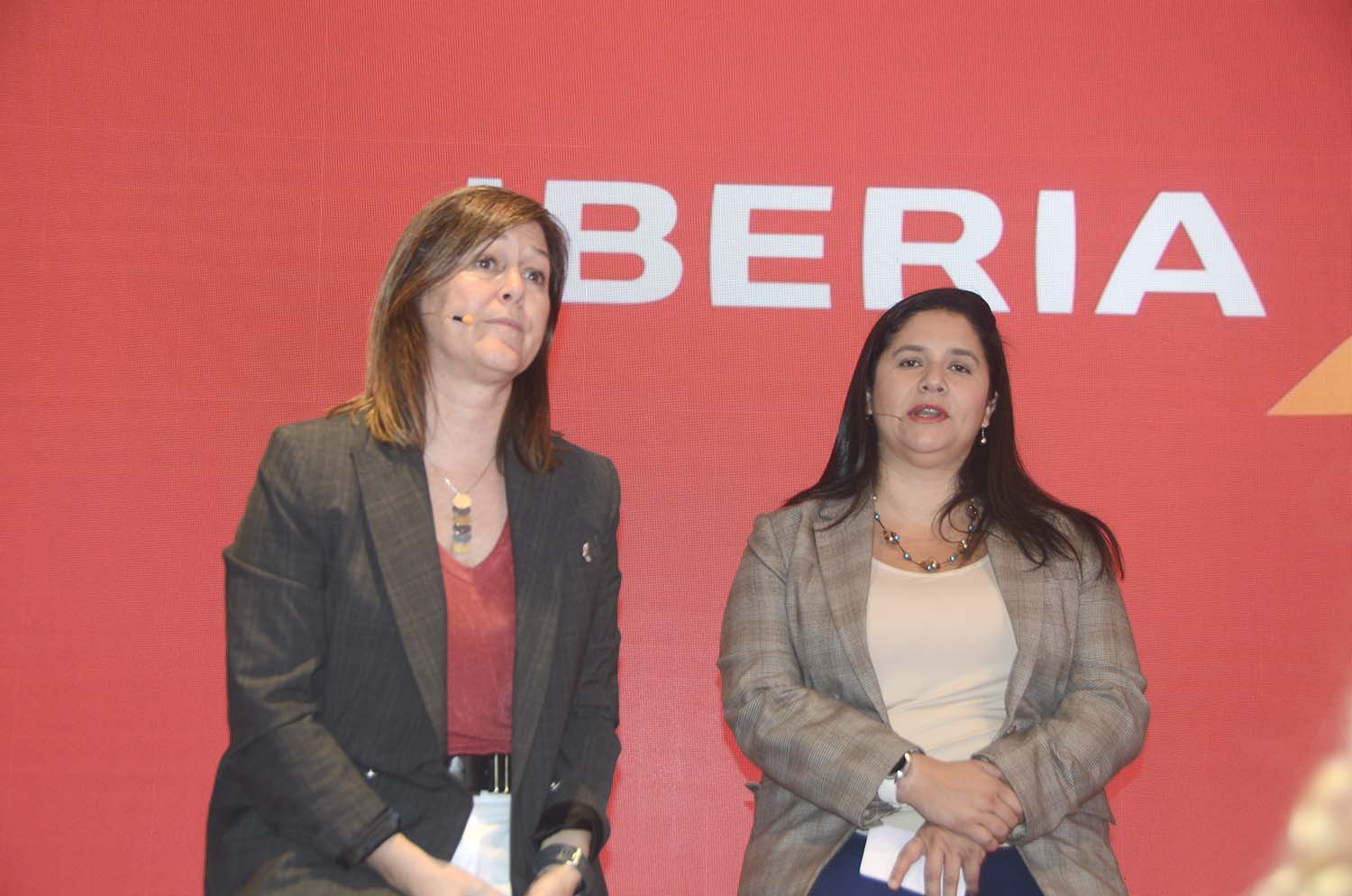 Ana Medino de PWC (izquierda) y Beatriz Guillén de Iberia.