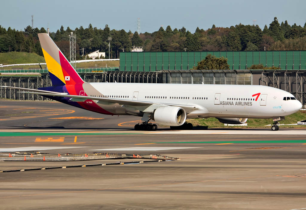 Boeing 777-200ER HL7500.