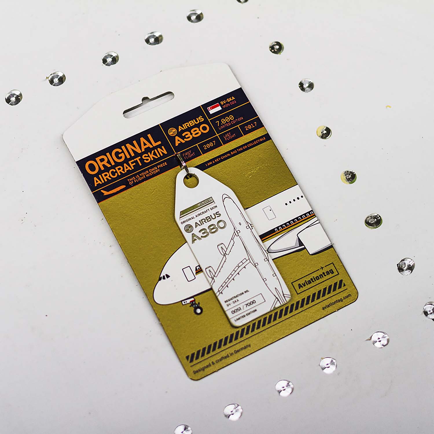 Especial para aerotrastornados, y no tan aerotrastornados, llaveros hechos con metal de aviones.