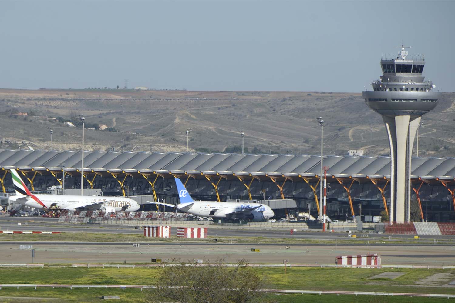 Pilotos y controladores trabajan juntos para mejorar la seguridad operacional y la sostenibilidad.