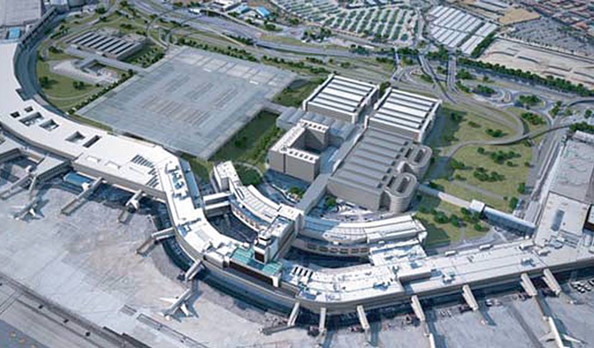 Maqueta del futuro edificio distribuidor para para las T1, T2 y T3 de Barajas