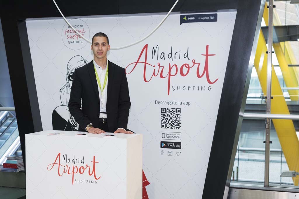 El servicio de personal shopper en Barajas ayuda y recomienda a la hora de hacer compras en las tiendas del aeropuerto.