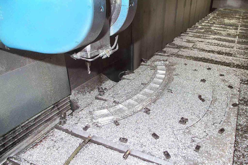 La primera pieza de un Beluga XL recién "esculpida" desde el bloque de aluminio.